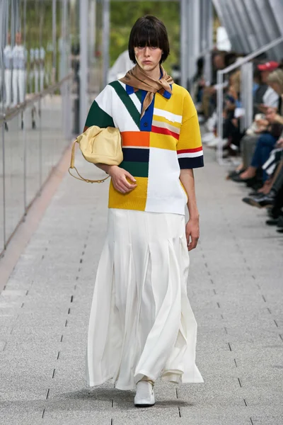 Look 27